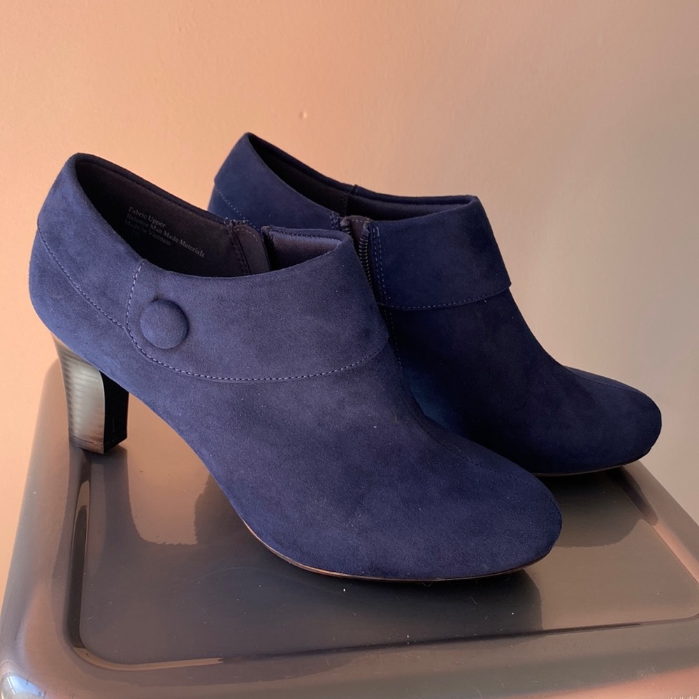 Amelia Grace Navy Blue Bootie NWOT